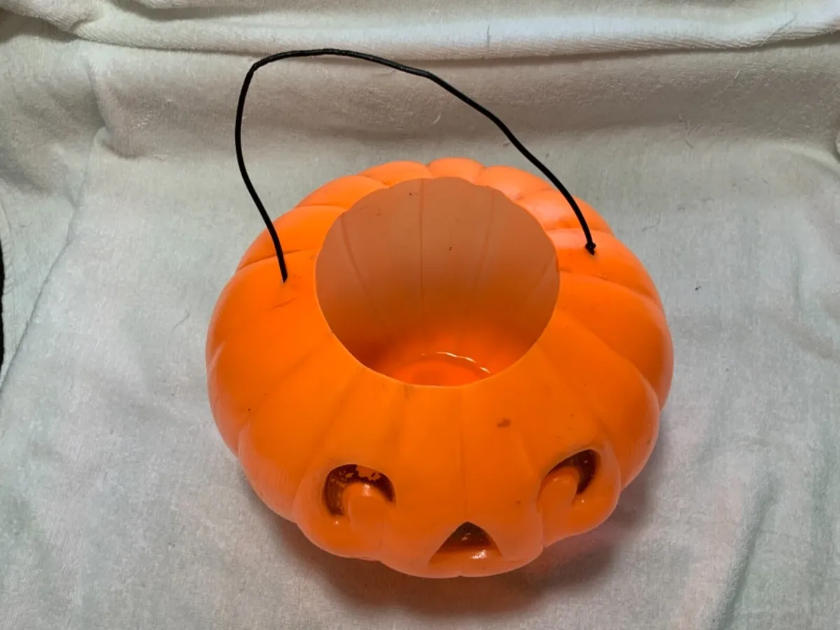 1970's LARGE Plastic Blow Mold Pumpkin Halloween Candy Bucket 10