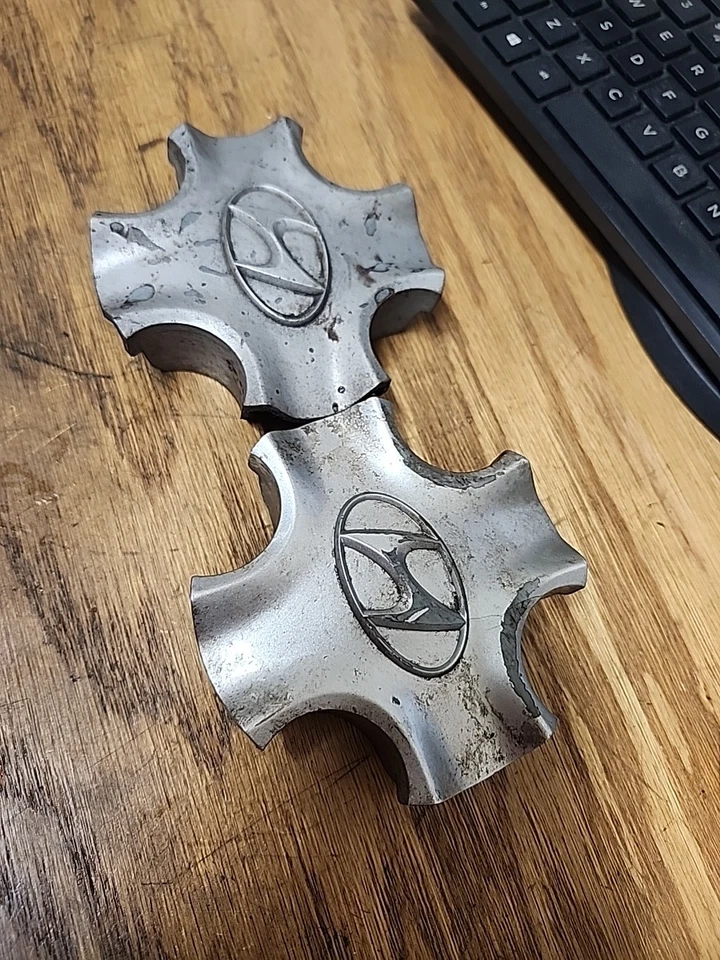 Tapa central Hyundai Accent 2012-2014 usada OEM 529601R500 70817 Foto 3 de 4