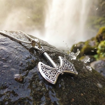 925 Sterling Silber dreidimensionale zweiseitige keltische Dreifaltigkeitsaxt Halskette
