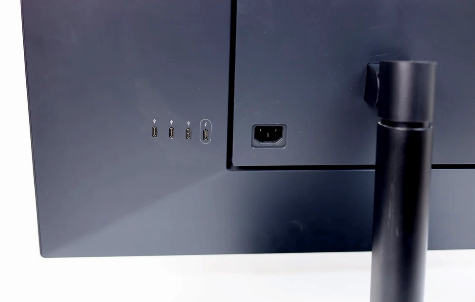 LG 27MD5KL 27 Inch 5K UHD UltraFine IPS Monitor Mac Compatible - Image 4 of 4