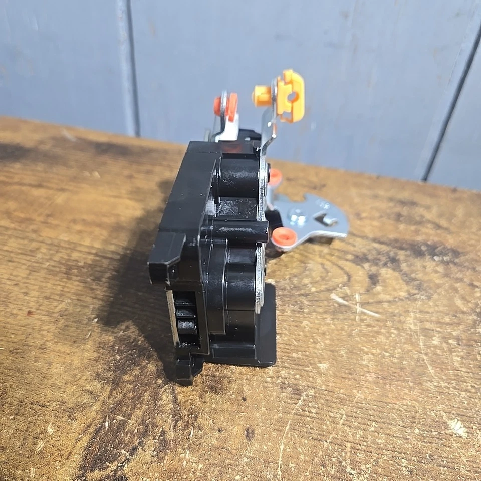 Conjunto de pestillo de puerta delantero lado del conductor apto para Chevrolet Cavalier Pontiac Sunfire Foto 2 de 4