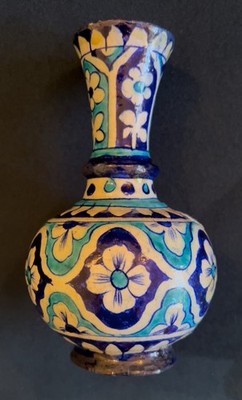 Blaue und türkisfarbene Iznik Vase Ende 19. Jahrhundert