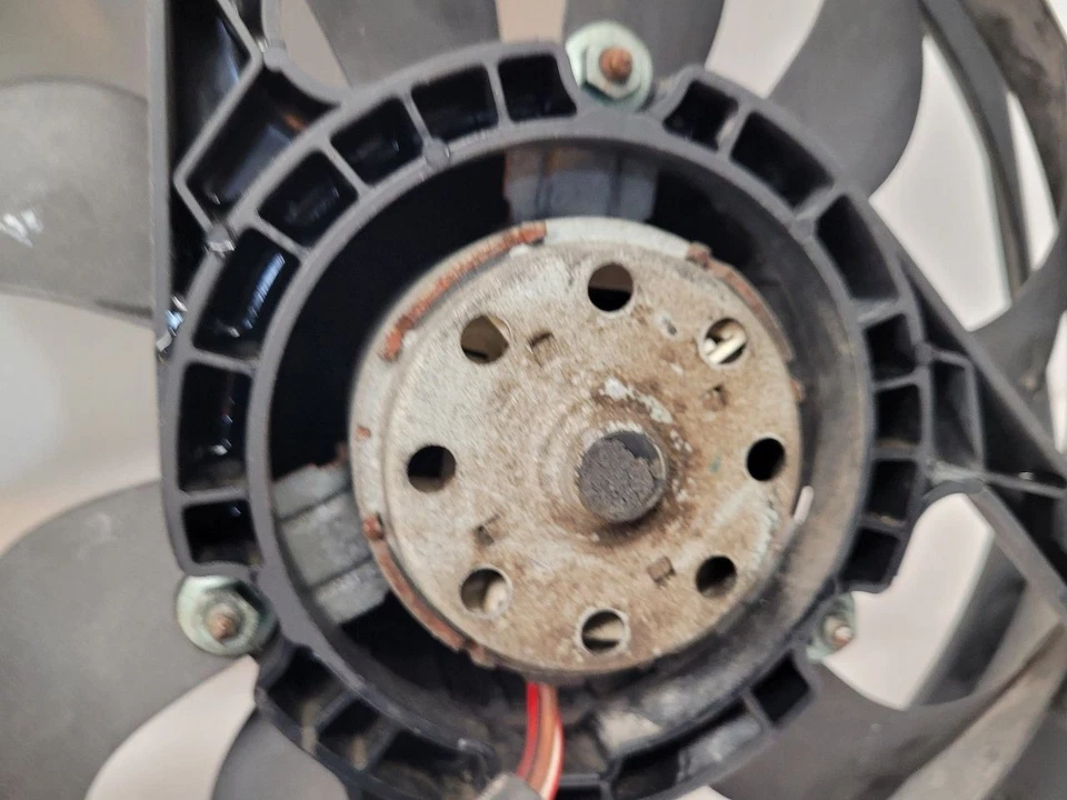 99-11 VOLKSWAGEN GOLF Radiator Fan Motor Fan Assembly City Canada Only 1J0121205 Foto 2 de 4