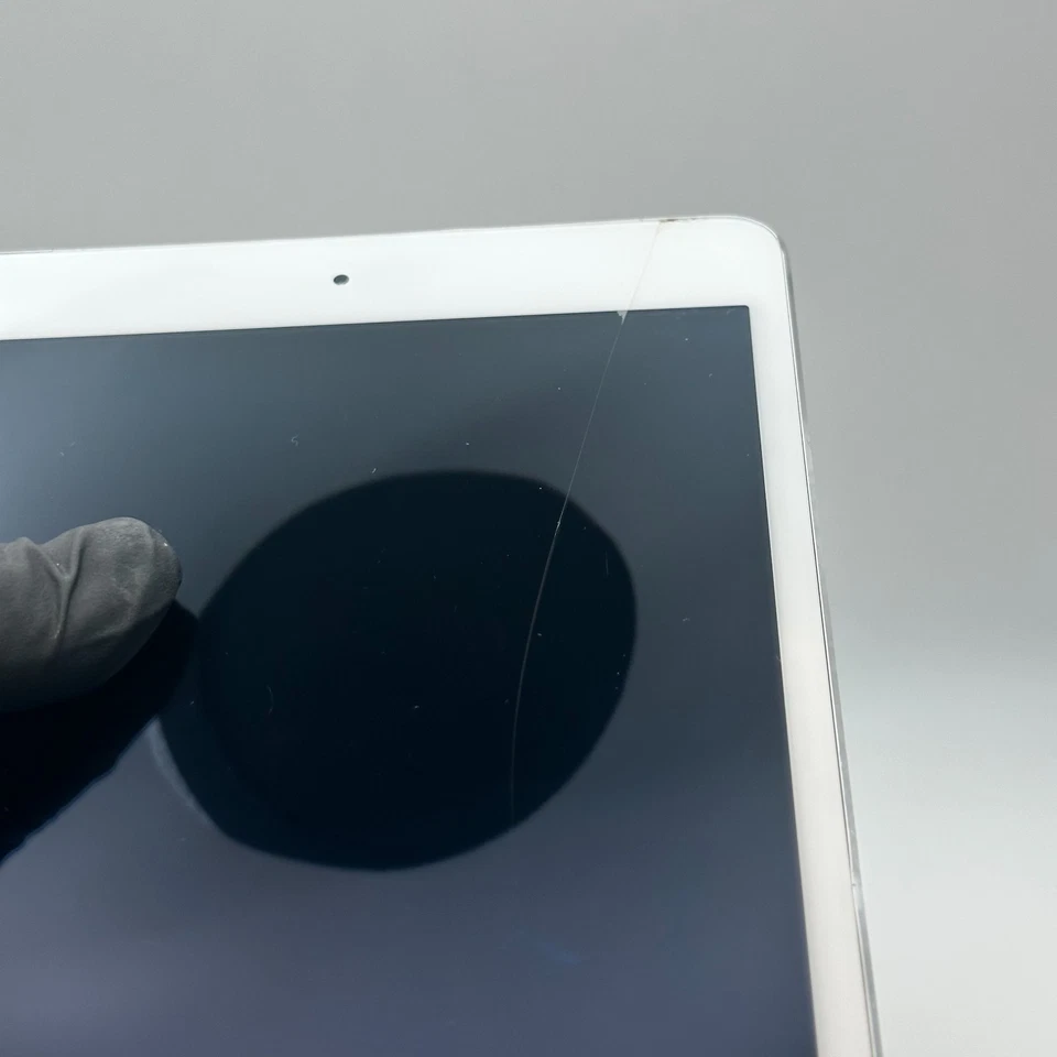 iPad Mini 4 - 16 GB (cracked screen) - Image 4 of 4