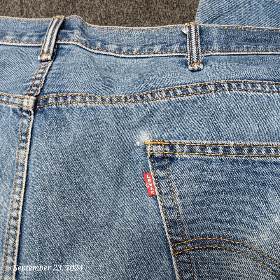 ** Levi 550 Jeans Men 42x30 Relaxed Fit Tapered Leg - Image 4 of 4