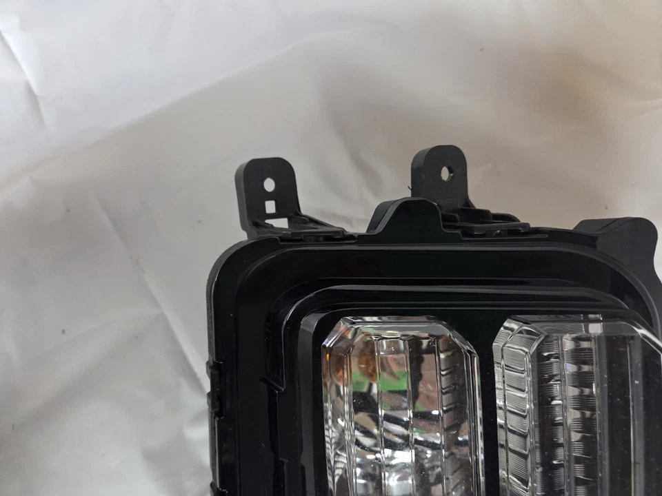 2020 - 2024 Minsubishi Outlander Right Signal Lamp 8315A083 - Image 4 of 4