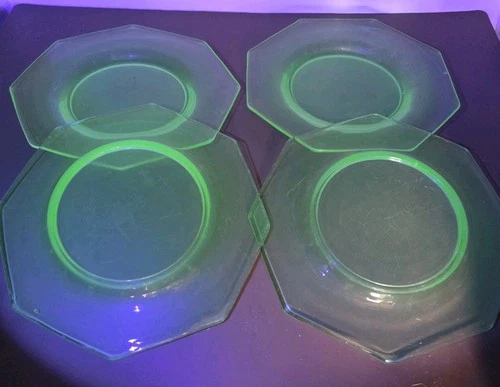 Set of 4 Vtg Vaseline Uranium Green Depression Glass Octagon 7 1/2” Plates