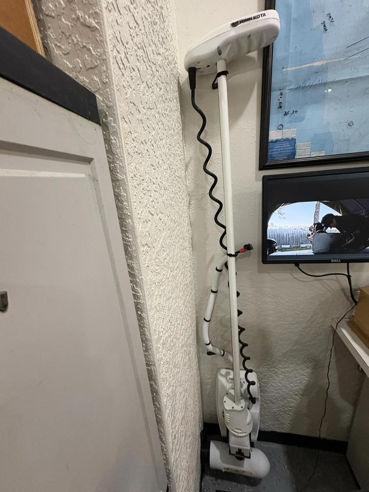 Minn Kota Riptide 112 Ulterra 72" Shaft Auto Deploy  - Image 3 of 4