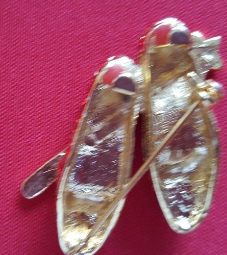 NWT RUBY RED SHOES SWAROVSKI CRYSTAL PIN BROOCH WIZARD OF OZ HEART AWARENESS - Picture 3 of 3
