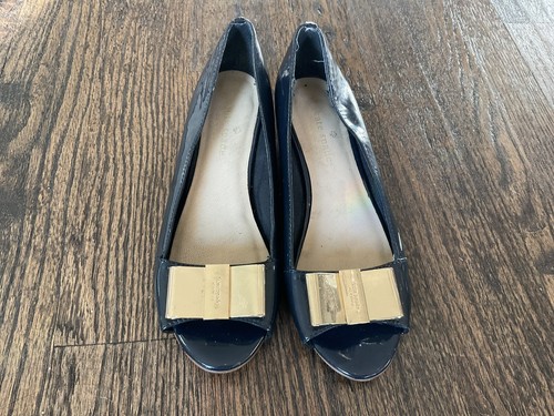 Kate Spade Gold Bow Accent Patent Leather Wedge Black Open Toe Shoes Women's 6M - Picture 9 of 11