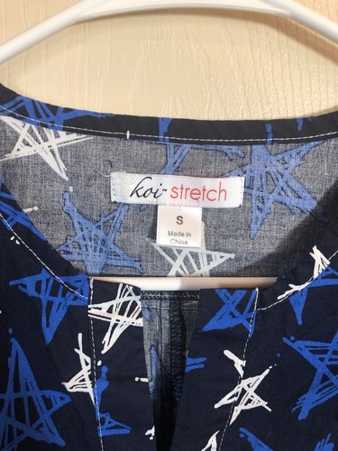Koi Stretch By Kathy Peterson Womens Small Blue Stars Short Sleeve Scrub Top - Picture 5 of 5