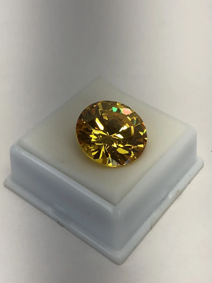 Beautiful  Gemstone,  CU Golden Beryl Apx 9.00 Ct 16x12mm - Image 4 of 4