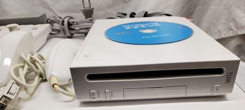 Vintage -Nintendo Wii, RVL-001 (USA), Console, 4 Controllers, 2 Nunchucks, Cords - Picture 4 of 17