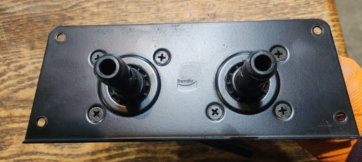 Bendix Air Brake Valve 4790208/ 4844553/ 5013293 | eBay 