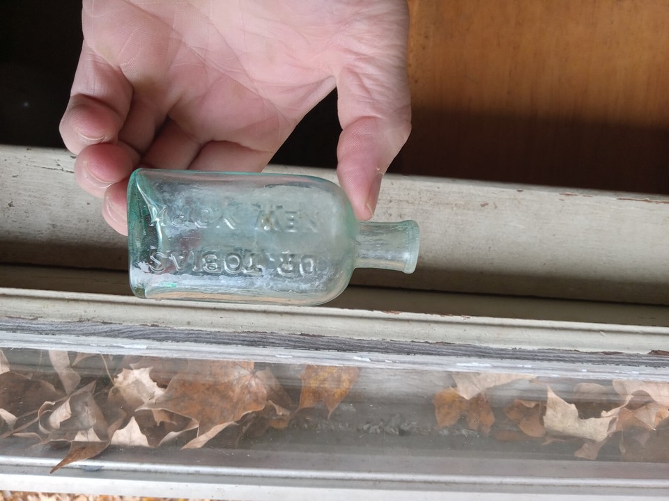 OPEN PONTIL DR.TOBIAS VENETIAN LINIMENT NEW YORK 1850s OVAL MEDICINE ...