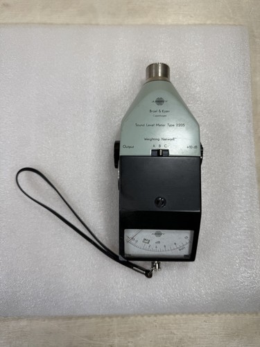 Bruel & Kjaer Type 2205 Sound Level Meter 4117 Mic Vintage