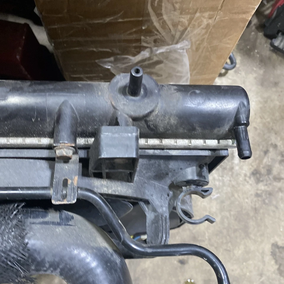 Subaru Impreza Sti 2006 2007 sedán ventilador radiador refrigerante 2,5 OEM Foto 4 de 4