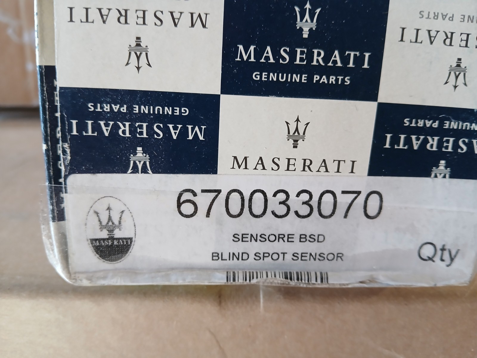 Maserati BSA/RPC SENSOR (BLIND SPOT ALERT/REAR TRAFFIC DETECTION) - 670033070