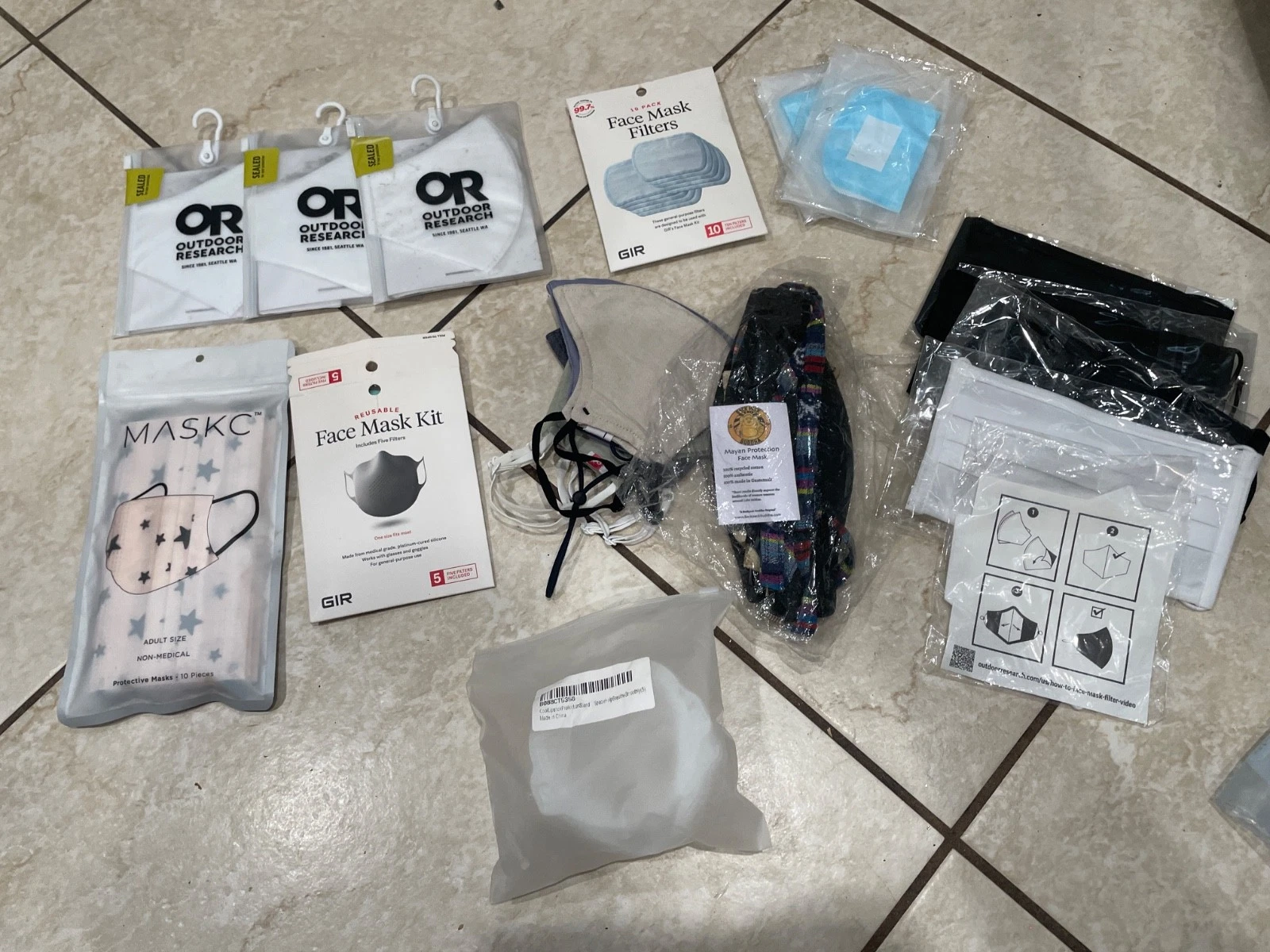 BLACK.WHITE, ETC. FACE MASK 5 LAYER BFE 95% DISPOSABLE AND RESUMABLE