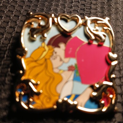 Retired The Kiss Disney Pin Sleeping Beauty Aurora and Prince Phillip 2004