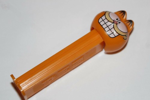 Garfield Comic Strip Grinning Orange w/Feet Pez Dispenser Slovenia 4.966.305 - Picture 1 of 5
