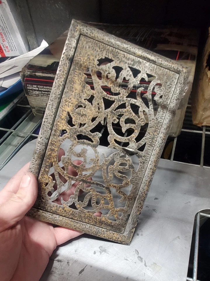 tampa de ventilação vintage de ferro fundido - Imagem 3 de 3