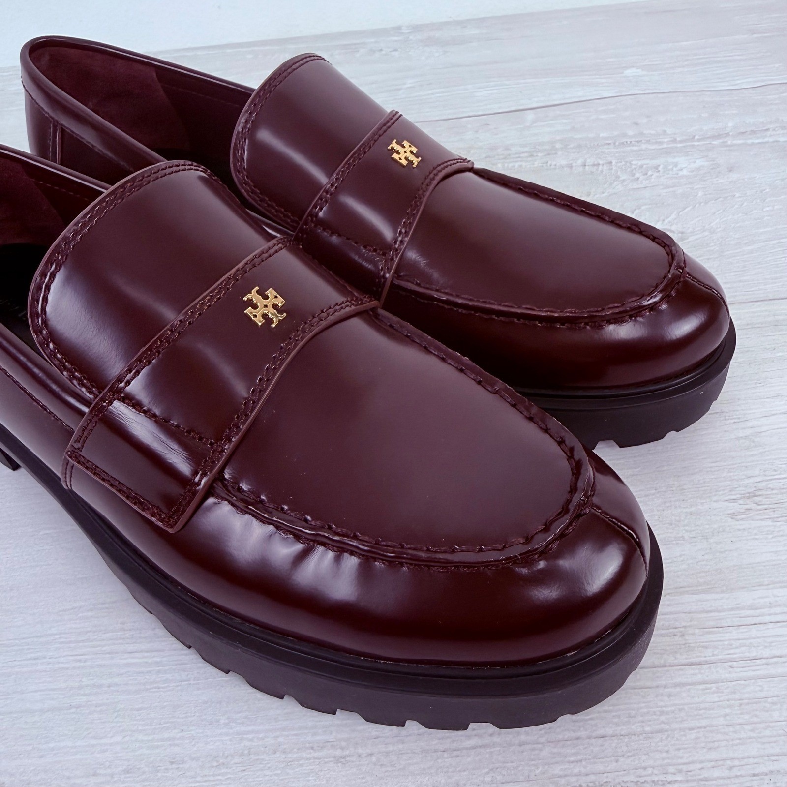 Tory Burch Classic Lug Sole Loafers Size 8.5 Plum Burgundy Leather Academia NEW thumbnail 7
