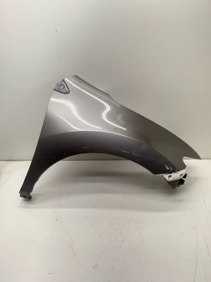 Guardabarros derecho del pasajero Nissan Quest 2011-2017 gris fabricante de equipos originales Foto 2 de 4