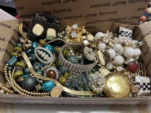 Vintage & Modern Costume Jewelry Lot ~Some Signed ~Small Priority Box #1323