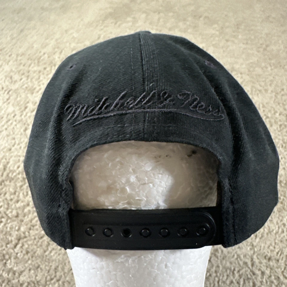 Chicago Bulls Hat Cap Men Black Snapback Mitchell & Ness Gold Logo NBA Basketbal — 第 3/4 张图片