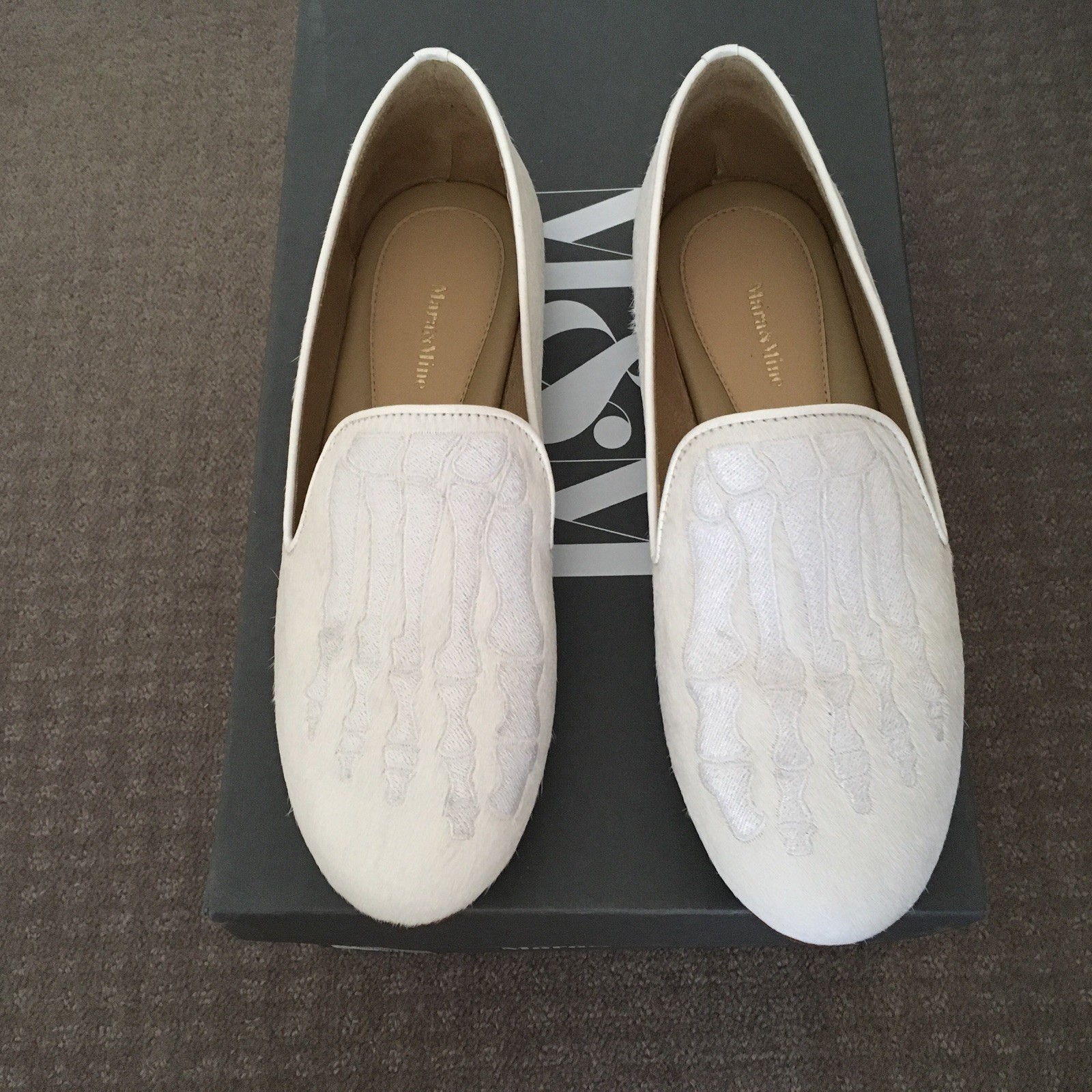 Mara & Mine Pony hair Skull Flat Shoes White Size 7 RRP $455 Now $149 new Mara & Mine Pony hair Skull Flat Shoes White Size 7 RRP $455 Now $149 new