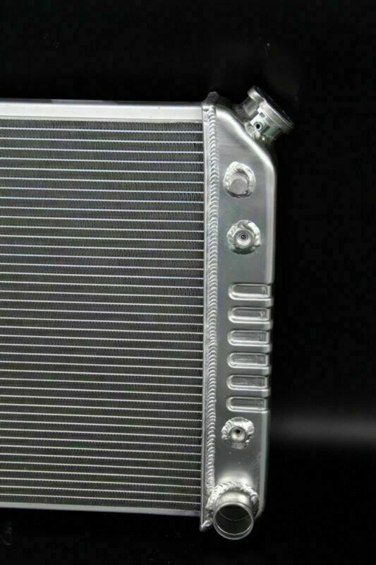 RADIADOR DE ALUMINIO ESTAMPADO KKS161 3 FILAS APTO PARA PONTIAC BUICK MUCHOS COCHES GM 28" CON NÚCLEO Foto 4 de 4