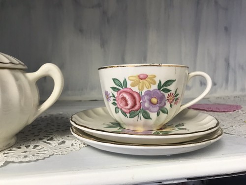 W S George Bolero Romance Berry Sugar Bowl W/ Cup & Saucer - Picture 4 of 6