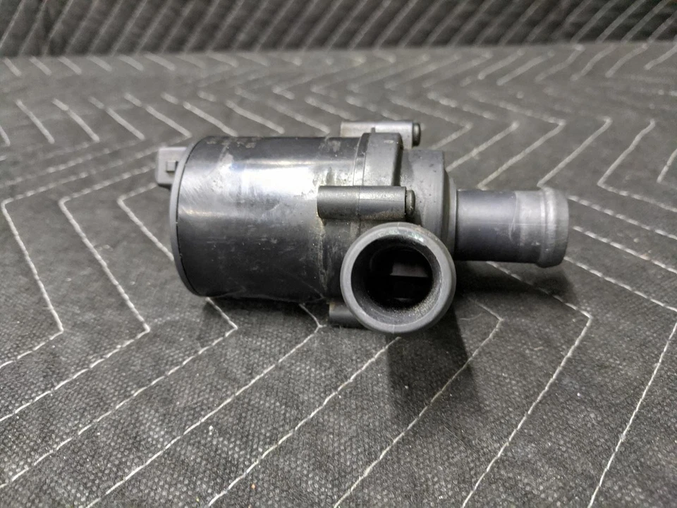 BMW E60 5-Series M5 Additional Water Pump 64116930550 Foto 2 de 4