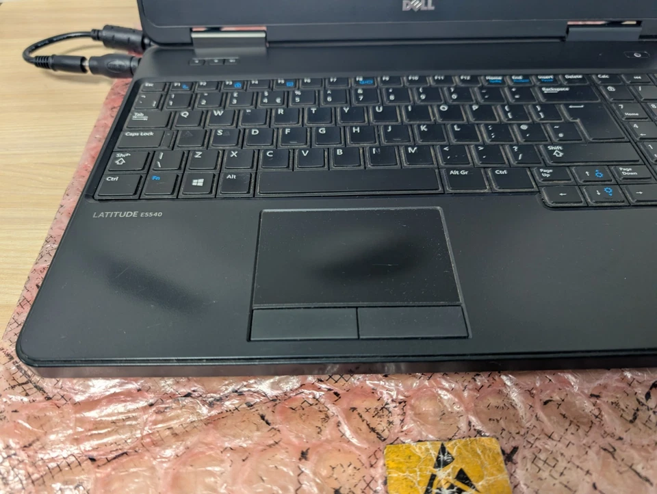 Dell Latitude E5540 - i5-4210U - 4GB Ram - No Storage - Image 2 of 4