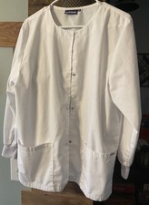 White Size Medium Scrub Jacket In Excellent Condition with Pockets