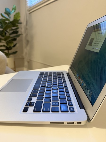 Apple MacBook Air 13in Silver i5 1.4GHz 4GB RAM 250GB SSD Big Sur Buen Estado 3