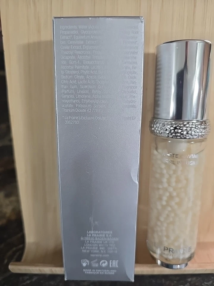 Infusión de perlas iluminadoras de caviar blanco La Prairie 1 oz Foto 3 de 4