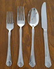 Flatware Oneida Place Set for 8 Lrg Spoons Lrg & Sm Forks Dinner Knives