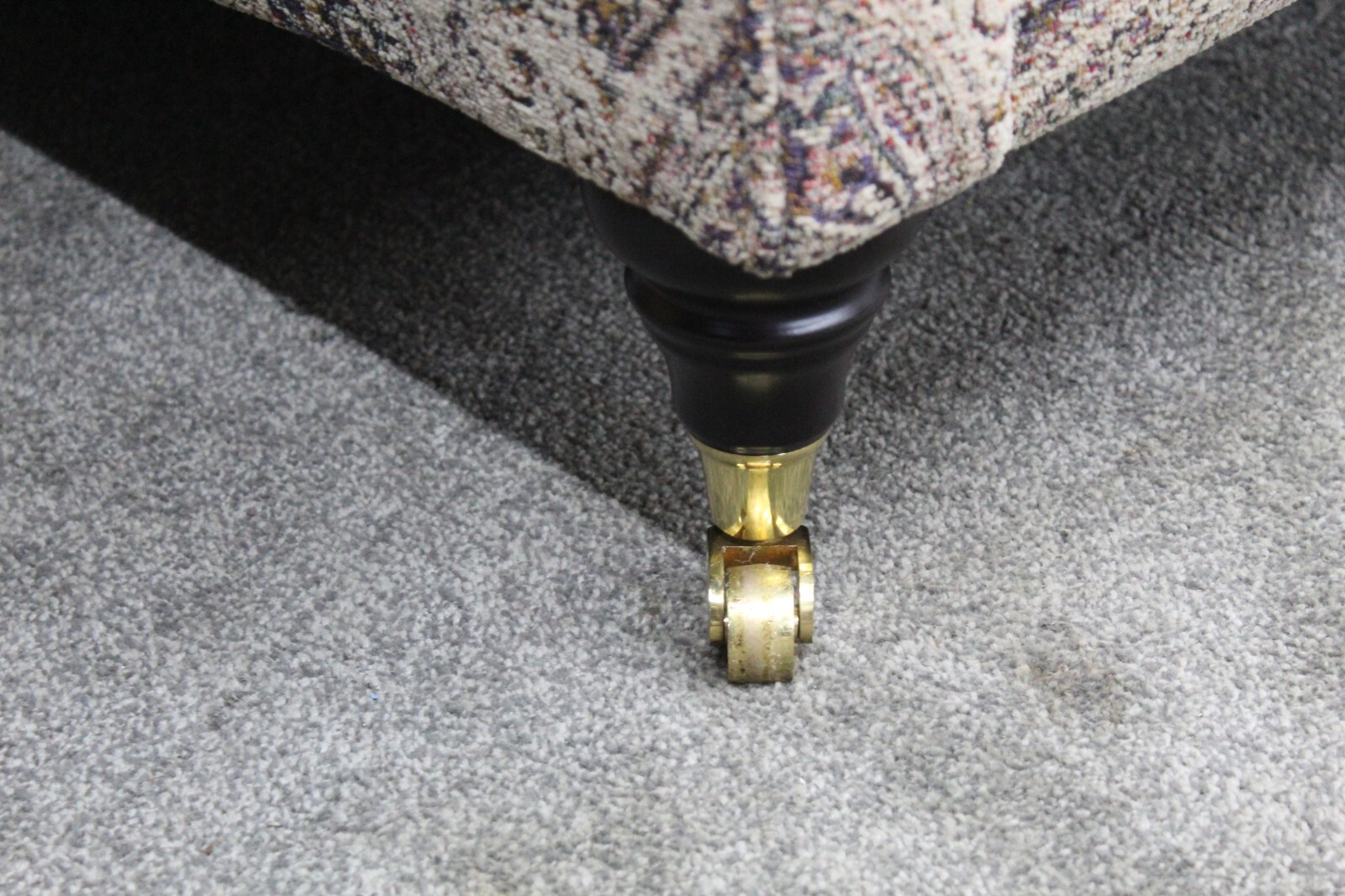 PARKER KNOLL BURGHLEY LARGE 2SEATER SOFA IN A MEDALLION GOLD, MULTI