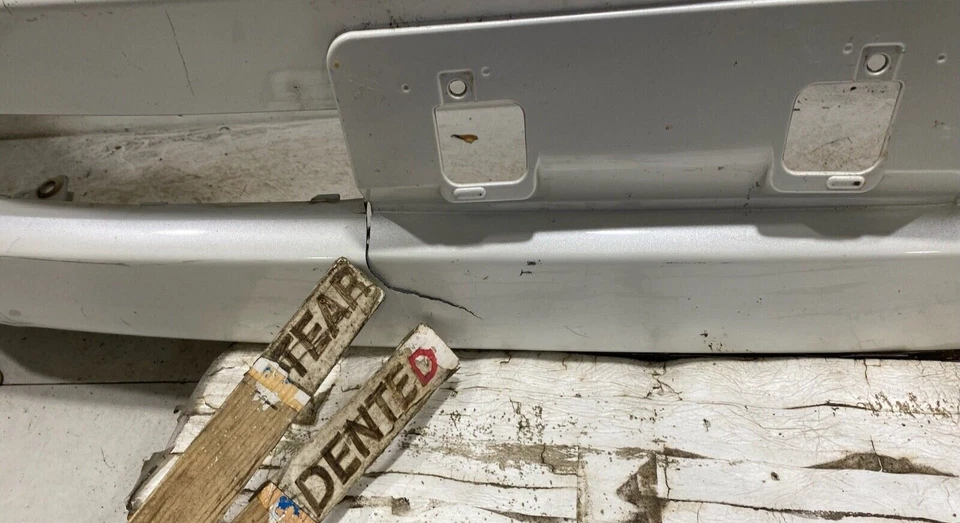 Cubierta del parachoques delantero OEM 52119-60M50 2016-2018 Toyota Land Cruiser original Foto 4 de 4