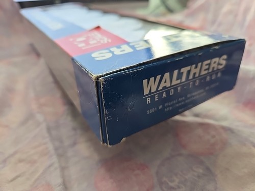 New Walthers Plated Finish Amtrak Superliner 1 Lounge Car Phase 4B 932-16194 - Picture 12 of 14
