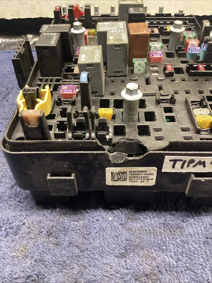 2019-2025 RAM 1500 FUSE BOX POWER DISTRIBUTION CENTER 68467638AA 5th Gen OEM - Image 2 of 4