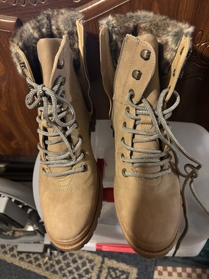 Women s Universal Threads Tan Lace Up Boots Size 9 1/2