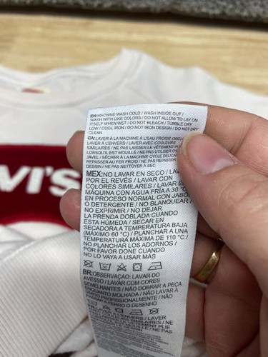 Levis Kids pullover Sweater Big Puff Logo Size XL 13-15 YRS White FLAW - Picture 9 of 13