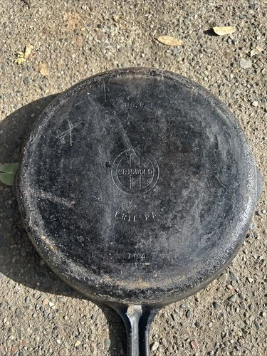 Vintage Griswold #8 Small Block Logo 704 F Cast Iron Skillet 10”