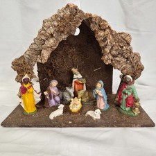 VINTAGE NATIVITY SET WITH FIGURES WOODEN CRECHE MANGER MADE IN ITALY LIGHT READY