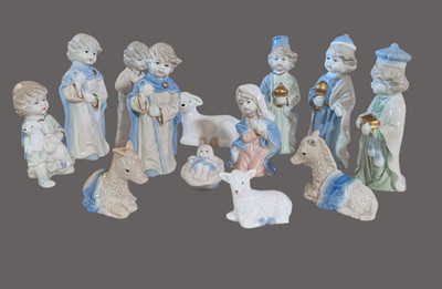 Small 5'' Vtg 13 pc Hand Painted Porcelain Glossy Nativity Scene Blue & White