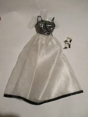 Tenue pour poupée " Barbie, Fashion Avenue #50713 / Année 2001 " (724) - Photo 1/4