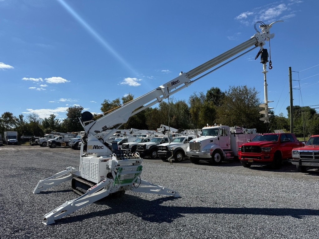 2012 Altec DB37 Altec Digger Derrick 30' Crane Winch Auger Track ...